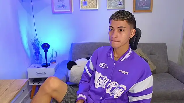 yulian vasquez online show from November 26, 2025, 12:17 pm