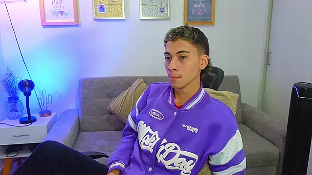 yulian vasquez online show from November 28, 2025, 12:30 pm