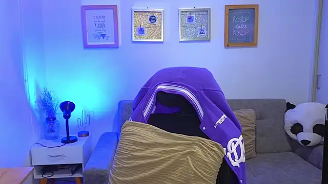 yulian vasquez online show from December 4, 2025, 12:25 pm