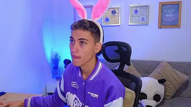 yulian vasquez online show from December 18, 2025, 12:22 pm