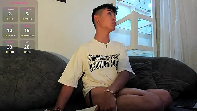 LoganTwink18 online show from September 13, 2025, 7:46 pm