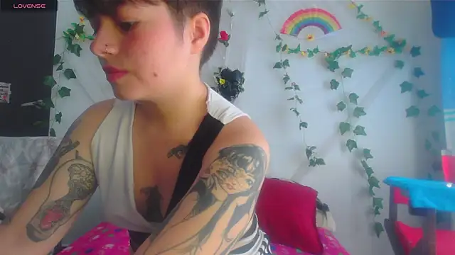 Snapshot of Mitsuha_gate chatting on December 21, 2025, 3:30 pm Mitsuha gate online show from December 21, 2025, 3:30 pm