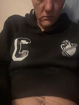 kmaddycakes1 online show from February 19, 2026, 9:49 am