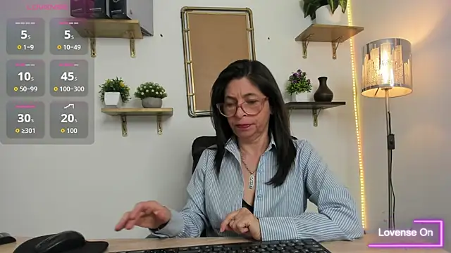 SabinaDeluxe cg online show from October 16, 2025, 2:51 pm