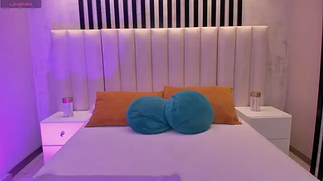 AmbarJames  online show from February 13, 2026, 12:23 pm