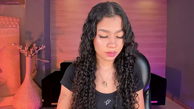 Snapshot of SophieHouston_ chatting on October 21, 2025, 4:13 am SophieHouston online show from October 21, 2025, 4:13 am