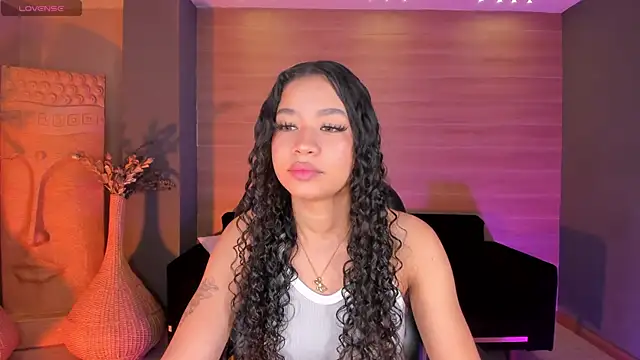 Snapshot of SophieHouston_ chatting on October 22, 2025, 4:35 am SophieHouston online show from October 22, 2025, 4:35 am