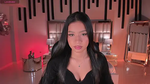 SophieHouston  online show from April 13, 2026, 4:40 am