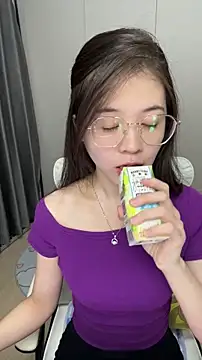 Qianqian-888 online show from November 14, 2025, 12:42 am