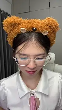 Qianqian-888 online show from December 1, 2025, 12:54 pm