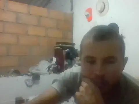 santiii   12 online show from December 19, 2025, 3:35 am