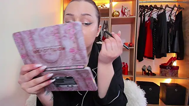 Snapshot of XynthiaHS chatting on November 15, 2025, 8:44 am XynthiaHS online show from November 15, 2025, 8:44 am