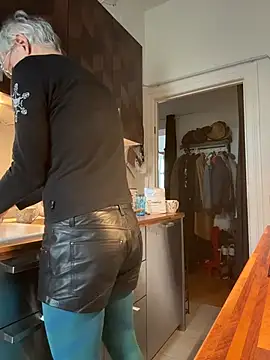 SexyLeon8 online show from February 9, 2026, 8:51 am