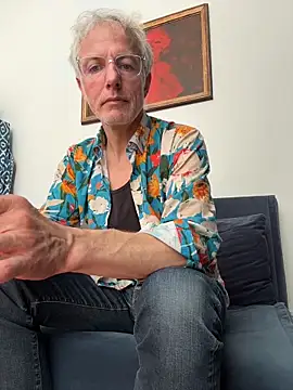 SexyLeon8 online show from April 16, 2026, 1:45 pm