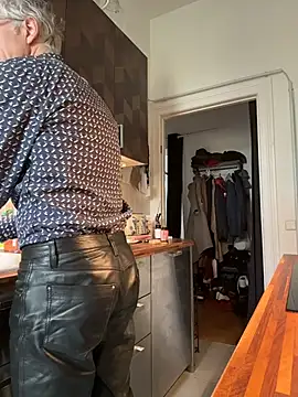 SexyLeon8 online show from April 20, 2026, 8:06 am