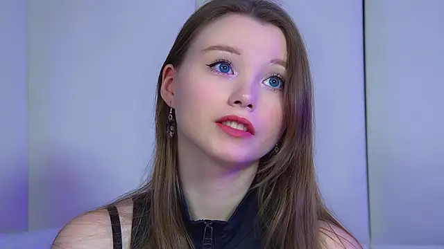 KeiraAsti online show from March 22, 2026, 6:06 am