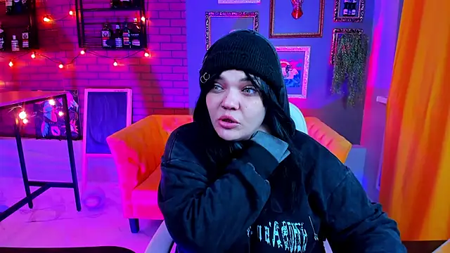 MaryHarrys online show from November 6, 2025, 10:54 pm