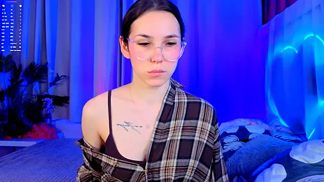 -CindyLou online show from December 21, 2025, 5:25 am