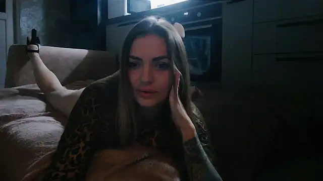 MoonChristie online show from September 26, 2025, 7:51 pm