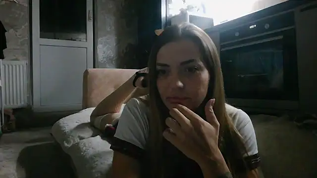 MoonChristie online show from September 30, 2025, 8:47 pm