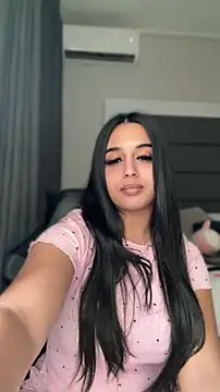 LilMisIndianx online show from April 16, 2026, 5:52 am