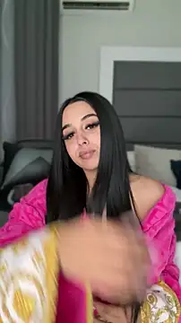 LilMisIndianx online show from April 17, 2026, 11:46 am