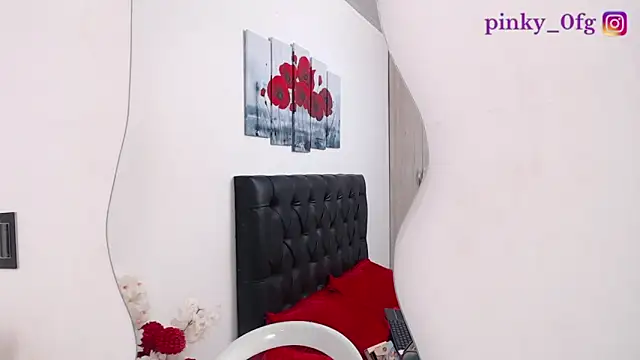 pinky f00x online show from October 20, 2025, 7:36 pm