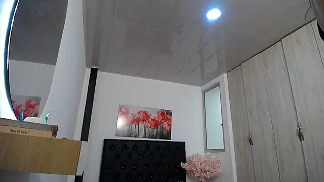 pinky f00x online show from February 12, 2026, 7:31 pm