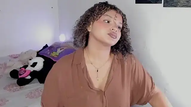 chloe kisses online show from March 31, 2026, 12:05 pm