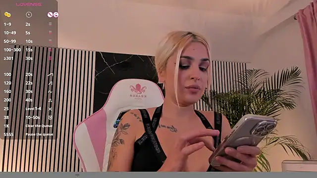 daisyblushh online show from October 27, 2025, 7:40 pm