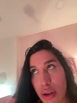 Bella  Wood online show from November 14, 2025, 3:55 pm