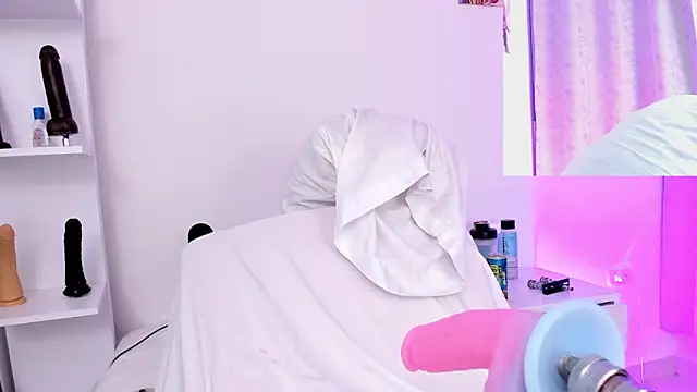 arynaughty20 online show from September 28, 2025, 2:44 pm