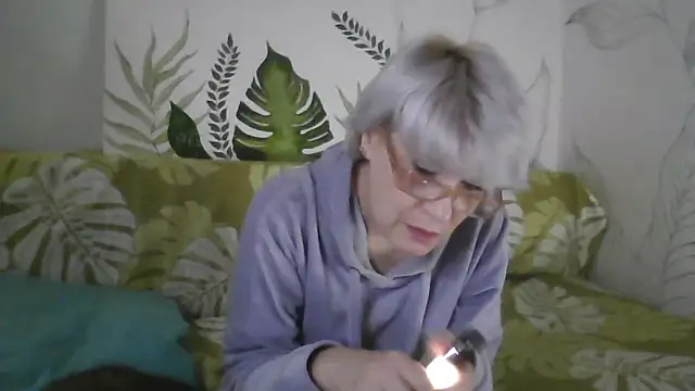 Catty Lady online show from December 19, 2025, 6:04 pm