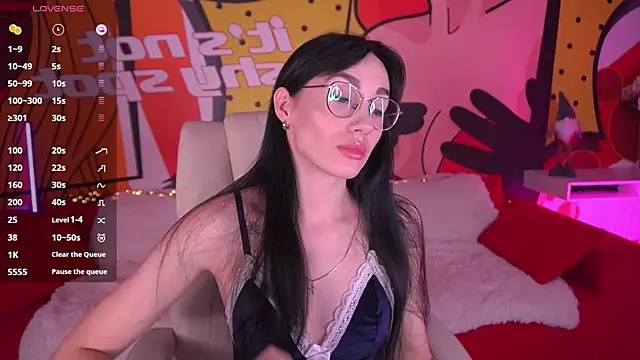 EviLune online show from December 18, 2025, 7:36 am