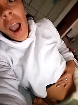 Snapshot of SharonDustLove chatting on October 3, 2025, 11:51 am SharonDustLove online show from October 3, 2025, 11:51 am