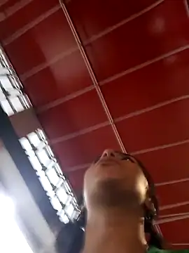 Snapshot of SharonDustLove chatting on October 22, 2025, 2:12 am SharonDustLove online show from October 22, 2025, 2:12 am