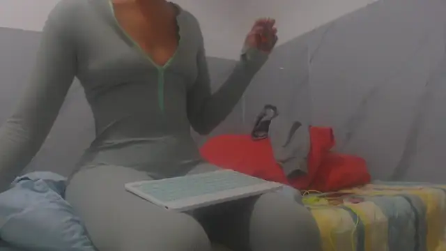 sabrina v  online show from December 15, 2025, 9:41 pm