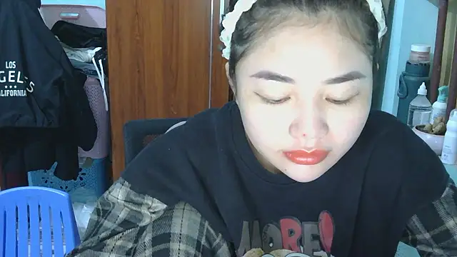 Uhem112 online show from November 29, 2025, 12:57 am