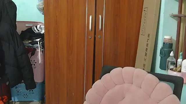 Uhem112 online show from December 4, 2025, 1:04 am