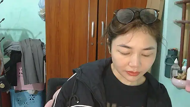 Uhem112 online show from December 20, 2025, 3:46 am