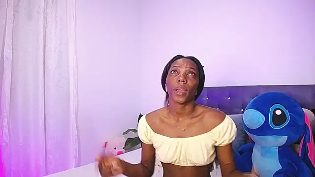 BryanaSmith21 online show from September 18, 2025, 5:26 pm