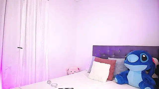 BryanaSmith21 online show from September 29, 2025, 9:30 pm