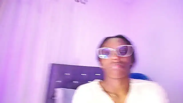 BryanaSmith21 online show from October 13, 2025, 9:15 pm