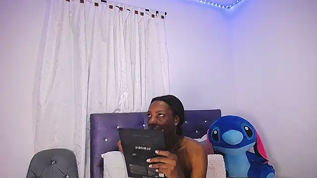 BryanaSmith21 online show from October 21, 2025, 1:34 pm