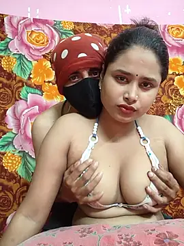 Snapshot of Seducing_couple chatting on May 26, 2026, 4:30 am Seducing couple online show from May 26, 2026, 4:30 am