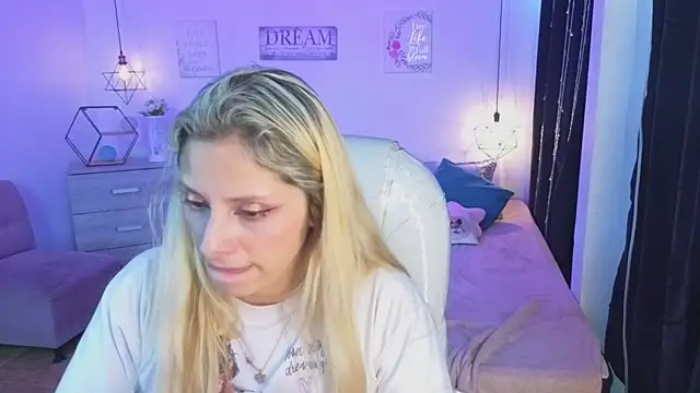 Jennaa Cooper online show from December 13, 2025, 9:31 pm