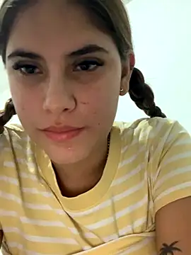 Snapshot of MiiluRosse chatting on November 13, 2025, 1:26 am MiiluRosse online show from November 13, 2025, 1:26 am