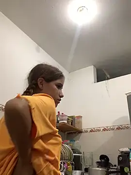 Snapshot of MiiluRosse chatting on November 14, 2025, 1:37 am MiiluRosse online show from November 14, 2025, 1:37 am