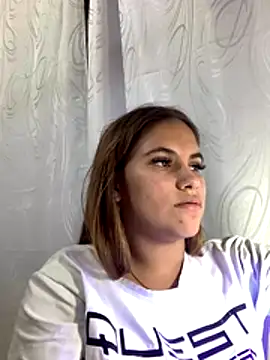 Snapshot of MiiluRosse chatting on November 18, 2025, 10:47 pm MiiluRosse online show from November 18, 2025, 10:47 pm