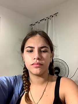 Snapshot of MiiluRosse chatting on December 19, 2025, 12:06 am MiiluRosse online show from December 19, 2025, 12:06 am